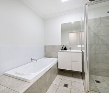 Modern Three Bedroom Duplex Close to Delroy shops - Photo 6