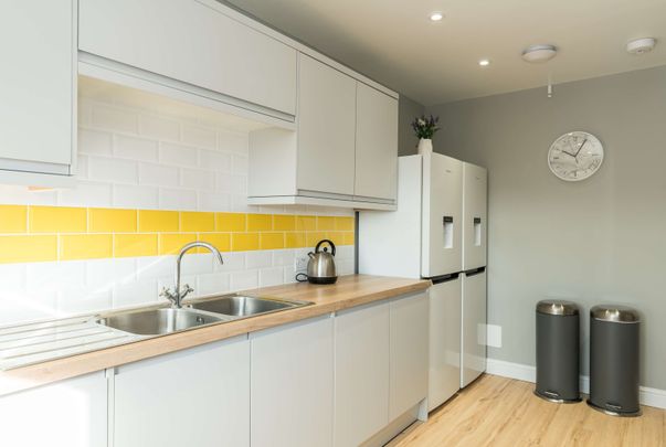 Stylish ensuite in the home of wellness living - Photo 1