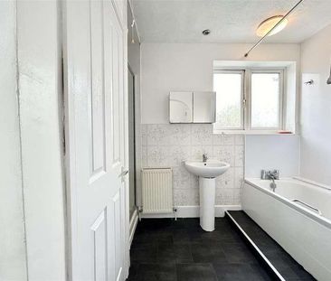 Hart Road, CM17 - Photo 2