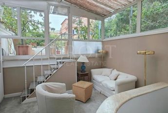 Villa-Parioli: Beautiful independent house with large private garden and terraces. Spacious living, formal dining, study-music room, sun room, 5 bedrooms, 4 bathrooms, parking. rif 163