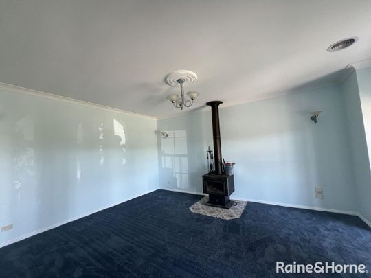 Elevated family home with panoramic views - Photo 1