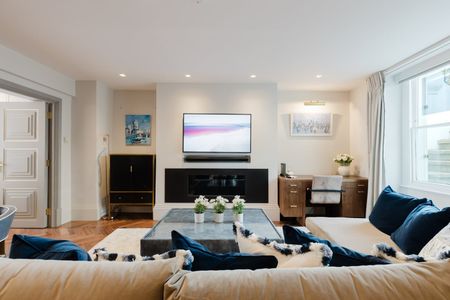 2 Bed Flat, Palace Gardens Terrace, W8 - Photo 3