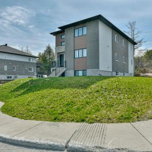 Grand 5 1/2 Avec 2 Salles De Bain - Photo 3