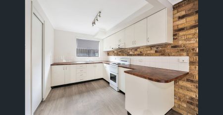 Modern 2-Bedroom Home with Private Courtyard & Open-Plan Living - Photo 3