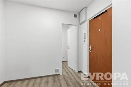 Pronájem bytu 4+1 s balkonem o výměře 79 m - Photo 3