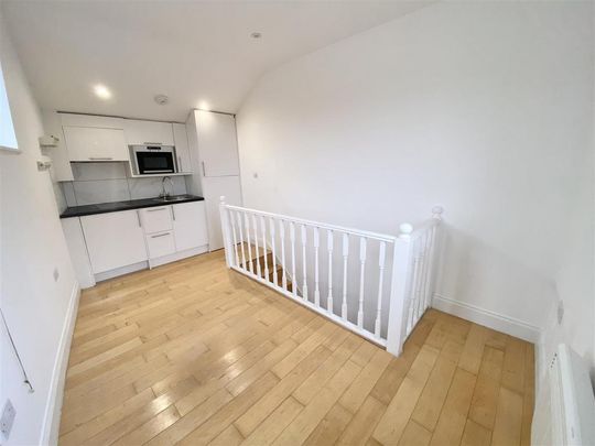 Studio to rent - Photo 1