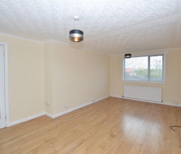 3 bedroom flat to rent - Photo 4