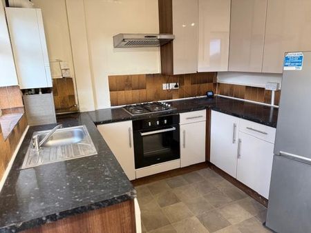 2 bedroom mews to rent - Photo 2