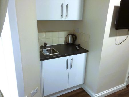 Studio to rent - Photo 2