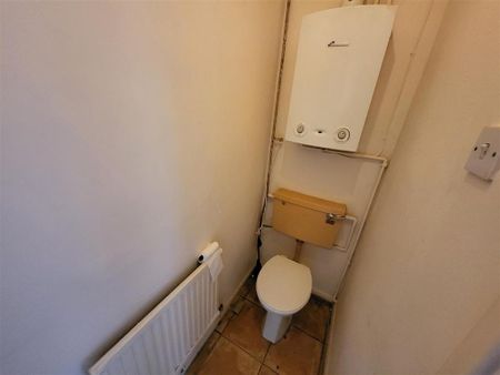 3 bedroom terraced house to rent - Photo 2