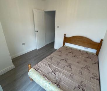 £1,300 PCM, Newly Refurbished Two Bedroom Maisonette in Clare Road,... - Photo 5