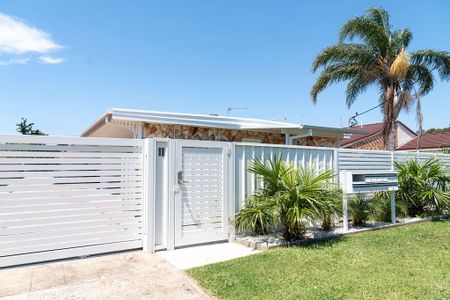 Beachside Bliss - 2 Bedroom Unit only 250m to the Sand! - Photo 3