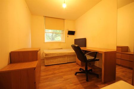 3 bedroom apartment to rent - Photo 4