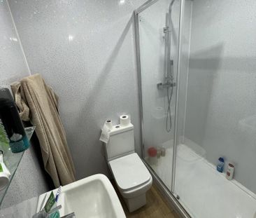 3 bedroom flat to rent - Photo 3