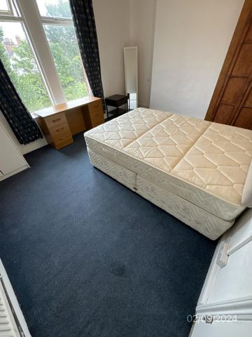 6 bedroom detached house to rent - Photo 5