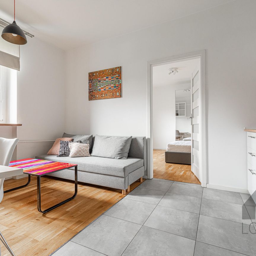 Przytulne mieszkanie na parterze przy Katowickiej w Katowicach do wynajęcia | Spacer 3D - Фото 1