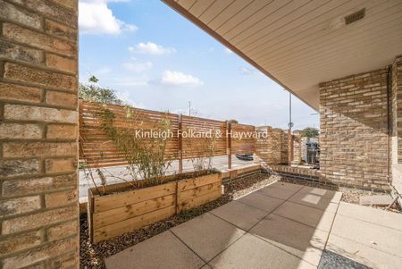 Commonside East, Mitcham CR4 - Photo 2