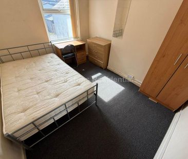 4 bedroom terraced house to rent - Photo 3