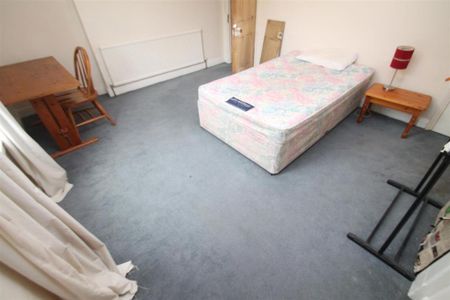 5 bedroom terraced house to rent - Photo 3