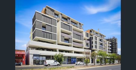 Modern Two-Bedroom Apartment in Prime Location - Photo 2