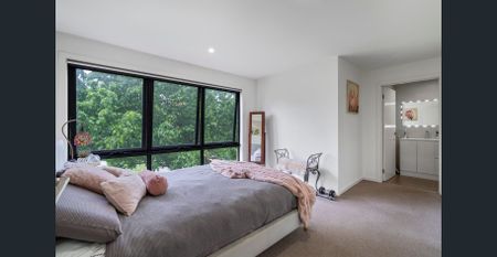 Perfectly Positioned Apartment! - Photo 2