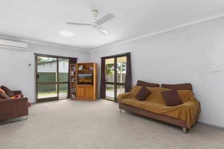 Large Yard in Quiet Crescent - Photo 3