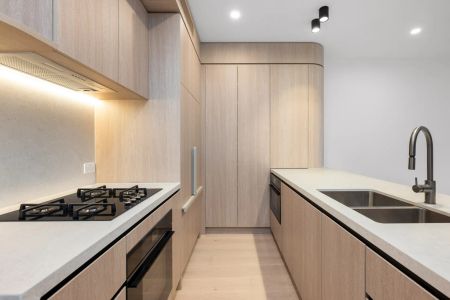 Modern Ground-Floor Luxury Apartment with Additional MPR! - Photo 5