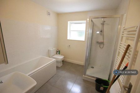 4 bedroom terraced house to rent - Photo 3