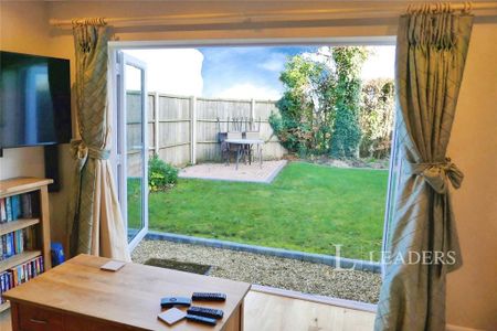 1 bedroom semi-detached house to rent - Photo 5