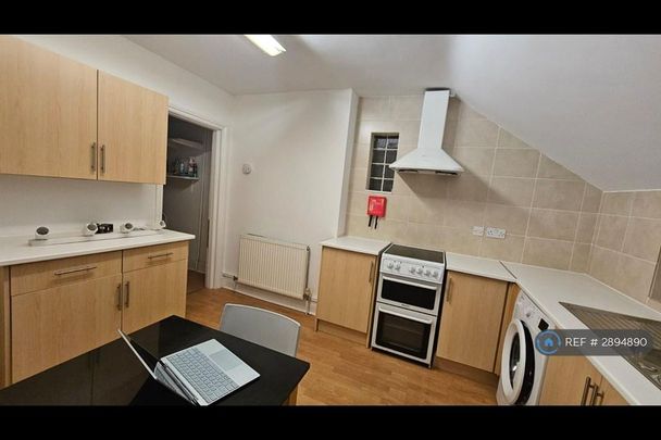 1 bedroom in a house share to rent - Photo 1