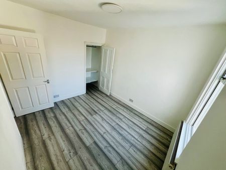 3 Bed Terraced House, Holmesdale Road, SE25 - Photo 2