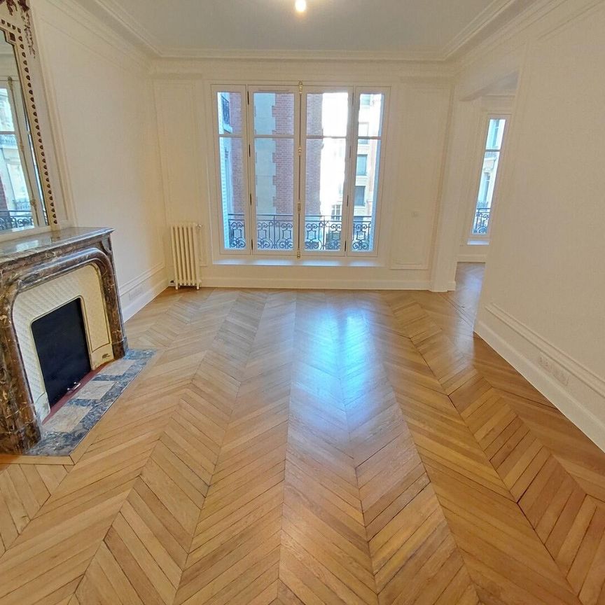 location Appartement T5 DE 151m² À PARIS - Photo 1