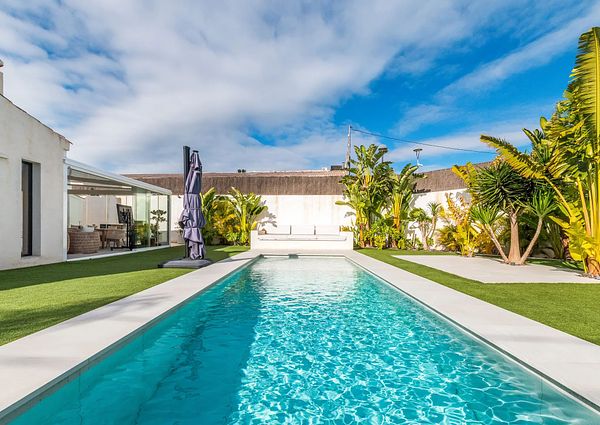 Beautiful villa with swimming pool for rent in Alfaz del Pi