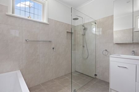 Bright, Spacious & Conveniently Located - Photo 5