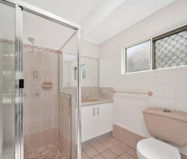 Low Maintenance and Airconditioned - Opposite Park - Top Location - Photo 3