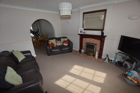 3 bedroom detached house to rent - Photo 2