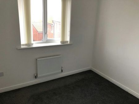 Semi-detached house to rent on - Photo 3