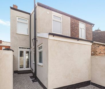 3 Bed End Terrace, Kennedy Road, M5 - Photo 1