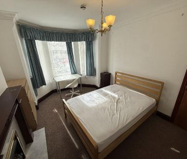 4 bedroom flat to rent - Photo 3