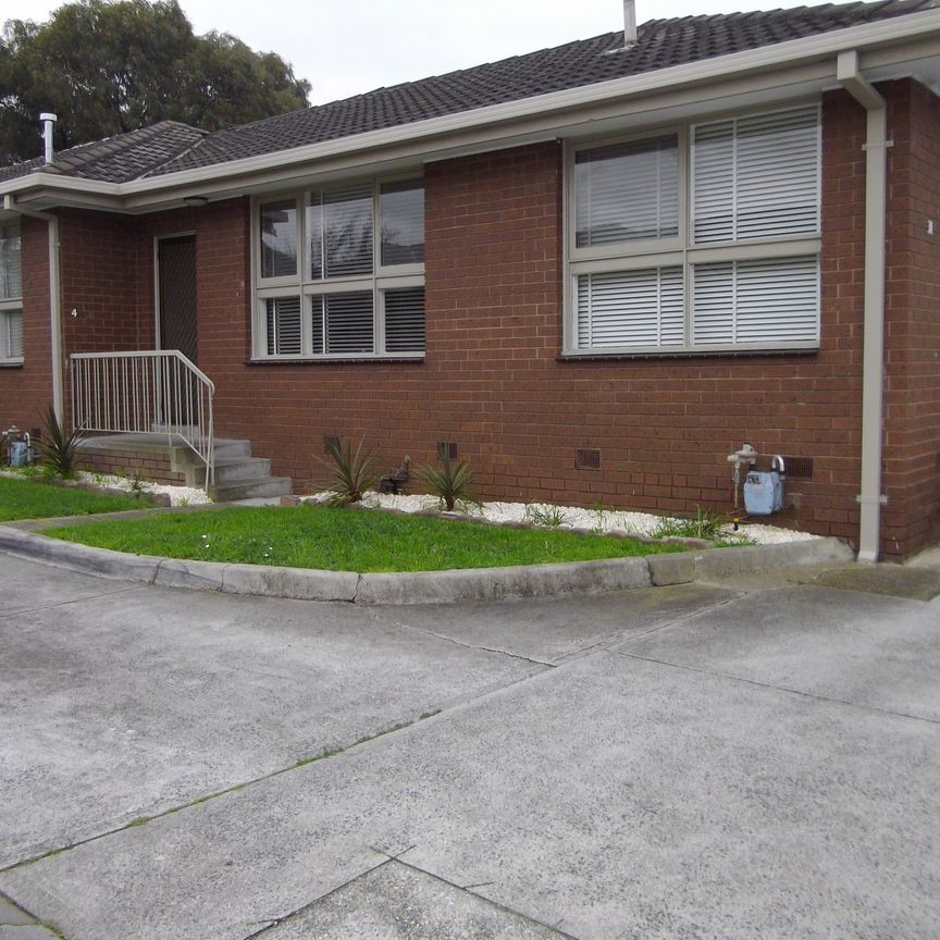 2-bedroom unit - Heart of Hadfield! - Photo 2