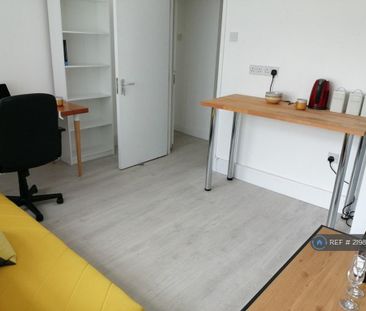 1 bedroom in a house share to rent - Photo 5