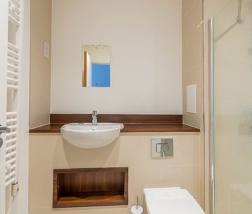 Room in a Shared Flat, Copenhagen Court, SE8 - Photo 1