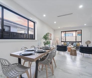 Immaculate Five-Bedroom Double-Storey Masterpiece - Photo 2