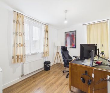 Typhoon Way, Brockworth - Photo 1