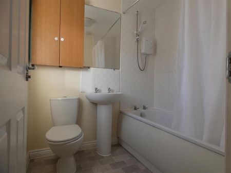 3 bedroom semi-detached house to rent - Photo 2