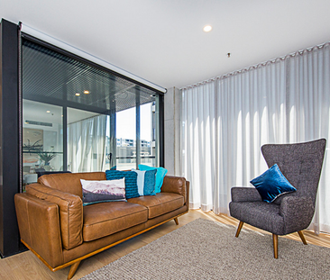 Fully Furnished High-end Living on Lonsdale! - Photo 6