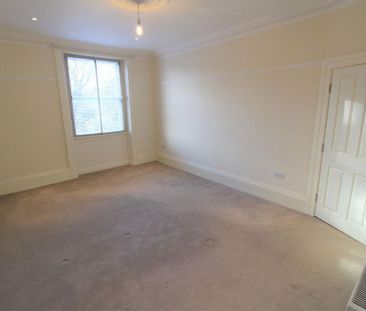 3 bedroom semi-detached bungalow to rent - Photo 2