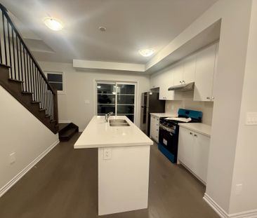 For Lease - 5886 Saigon Street, Mississauga, Ontario - Photo 2