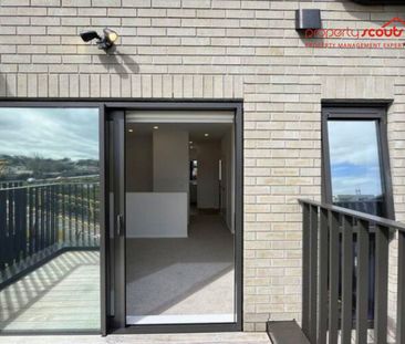 Like New in Westgate! - Photo 2