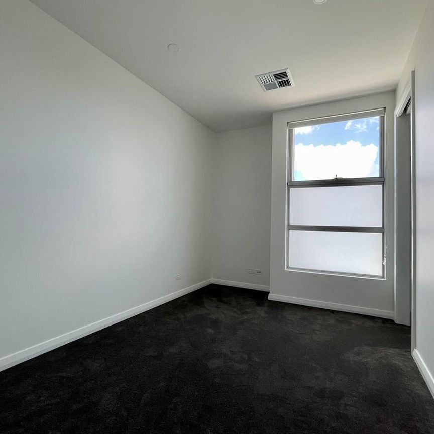 Conveniently located comfy unit! - Photo 1